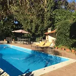 Le Querce Oda ve Kahvaltı 3*
